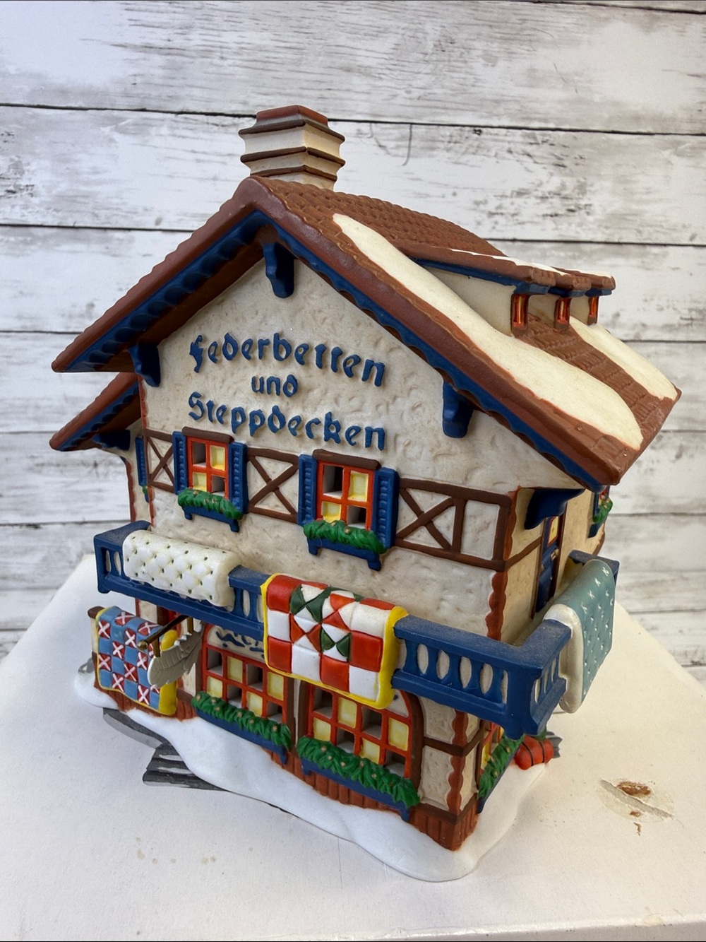 Department 56 FEDERBETTEN & STEPPDECKEN Feather Beds & Quilts Alpine Village